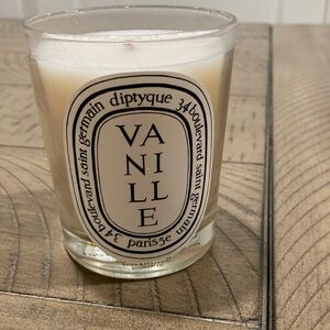 Diptyque Vanilla candle!